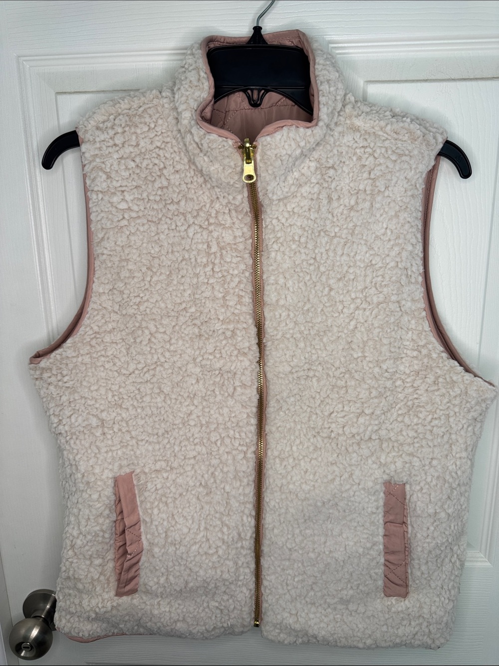 EUC Reversible Vest in Dusty Pink with Sherpa Lining - Picture 4 of 6